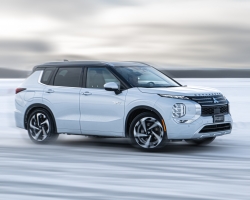 A Mitsubishi Outlander PHEV új generációja sorra kapja a pozitív visszajelzéseket a kontinens vezető autós médiumaitól.